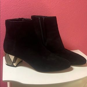 Pelle Moda Booties size 7